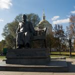 Памятник Лескову